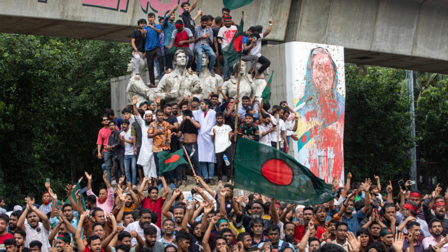 Protesters storm Sheikh Hasina’s residence following her resignation | AP News