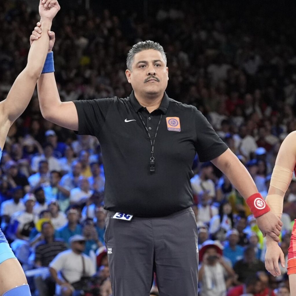 Vinesh Phogat of India stuns Yui Susaki of Japan, Tokyo gold medalist at 50kg, in Paris opener