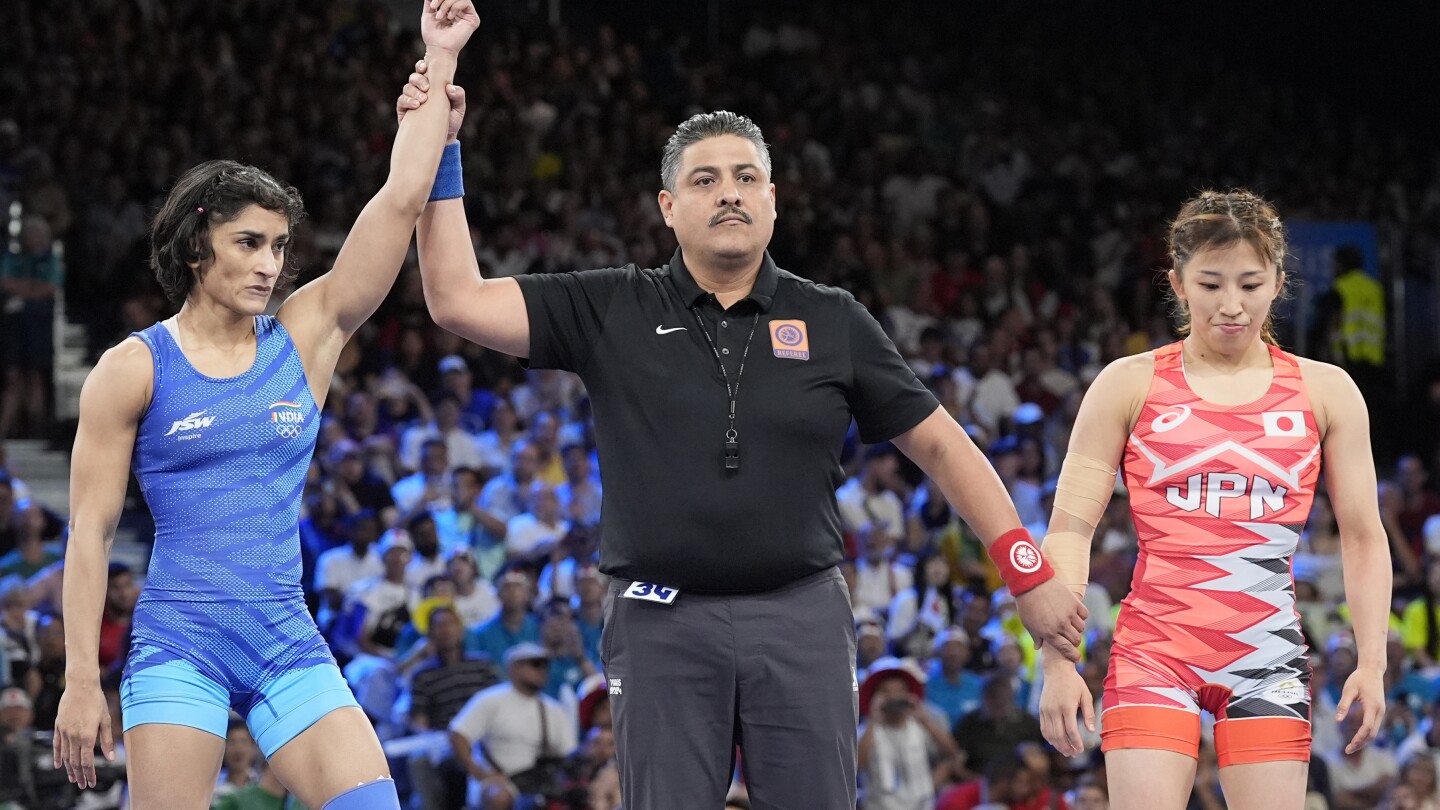 Vinesh Phogat of India stuns Yui Susaki of Japan, Tokyo gold medalist at 50kg, in Paris opener