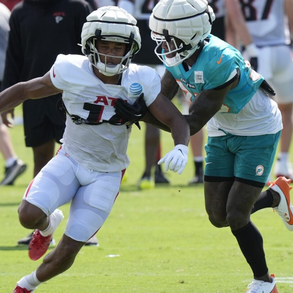 Falcons receiver Rondale Moore carted off field with leg injury