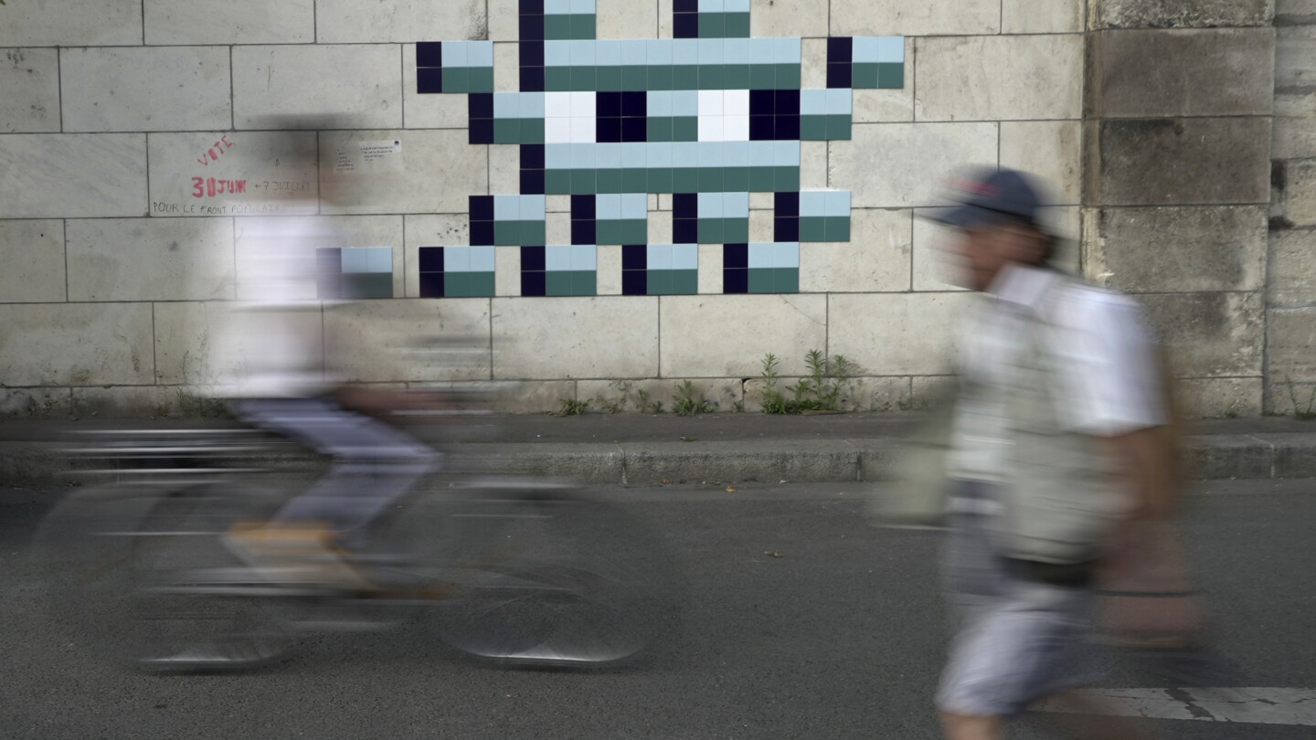 Mystery Paris street artist ‘Invader’ glues up new work to celebrate Olympics and delight fans