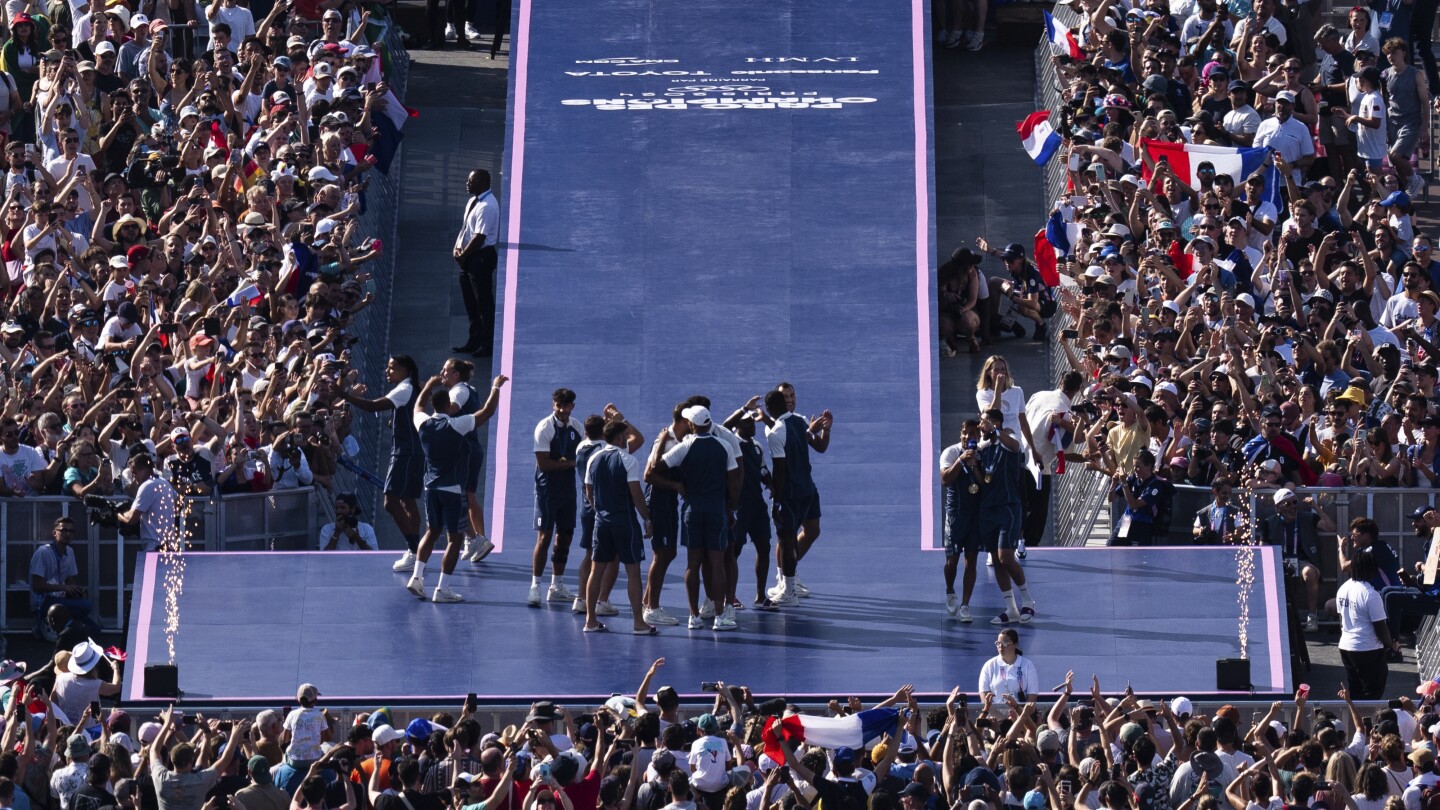 Athletes stick around Paris Games to watch other sports and get the full Olympic experience