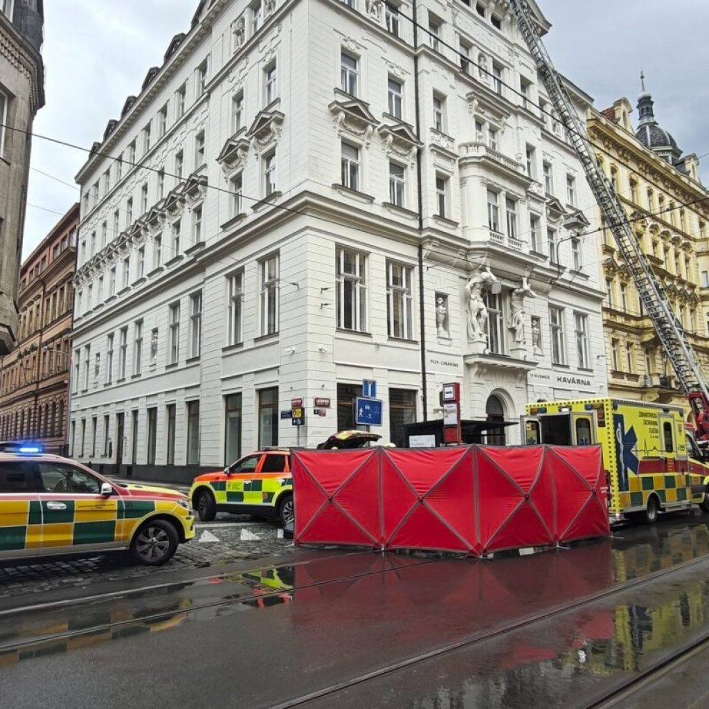 Part of falling cornice kills 1 at Prague tram stop