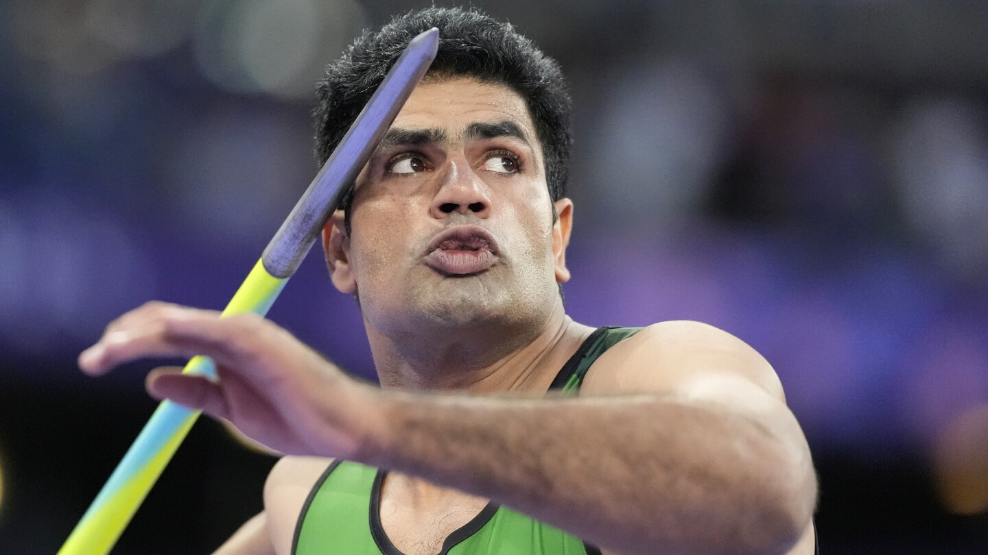 Pakistan-India javelin rivalry between Arshad Nadeem and Neeraj Chopra draws fans from subcontinent