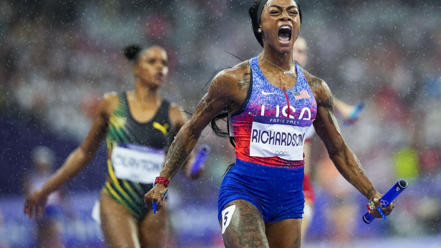 Sha’Carri Richardson rallies US women in Olympic 4×100 while men shut out again