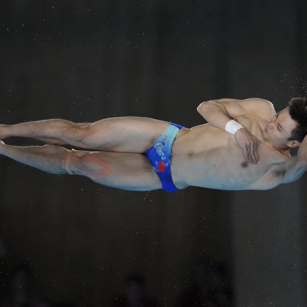 China goes 1-2 in men’s platform semis, still on course for unprecedented Olympic diving sweep