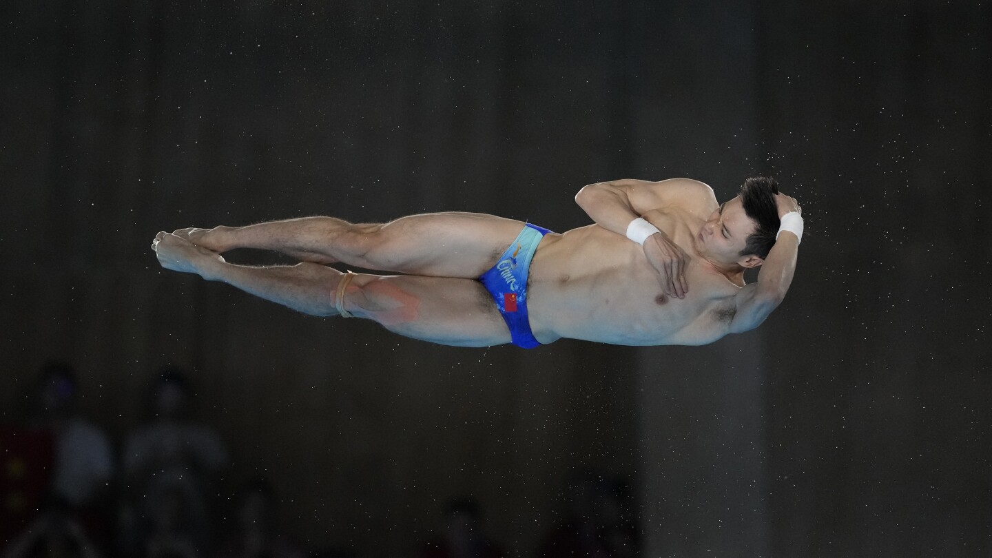 China goes 1-2 in men’s platform semis, still on course for unprecedented Olympic diving sweep