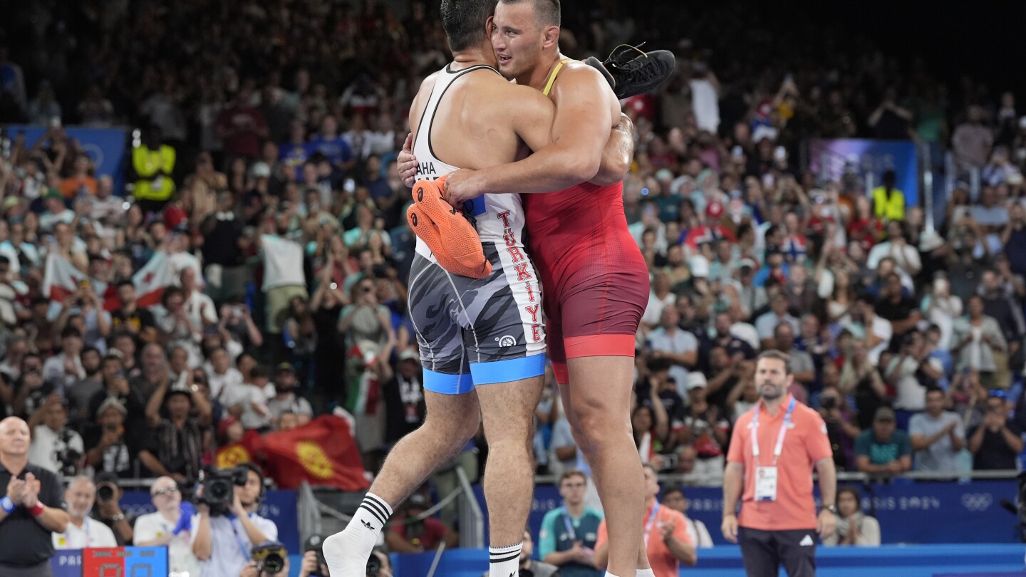 Double retirement: Turkey’s Akgul, Kyrgyzstan’s Lazarev done after wrestling for Olympic bronze