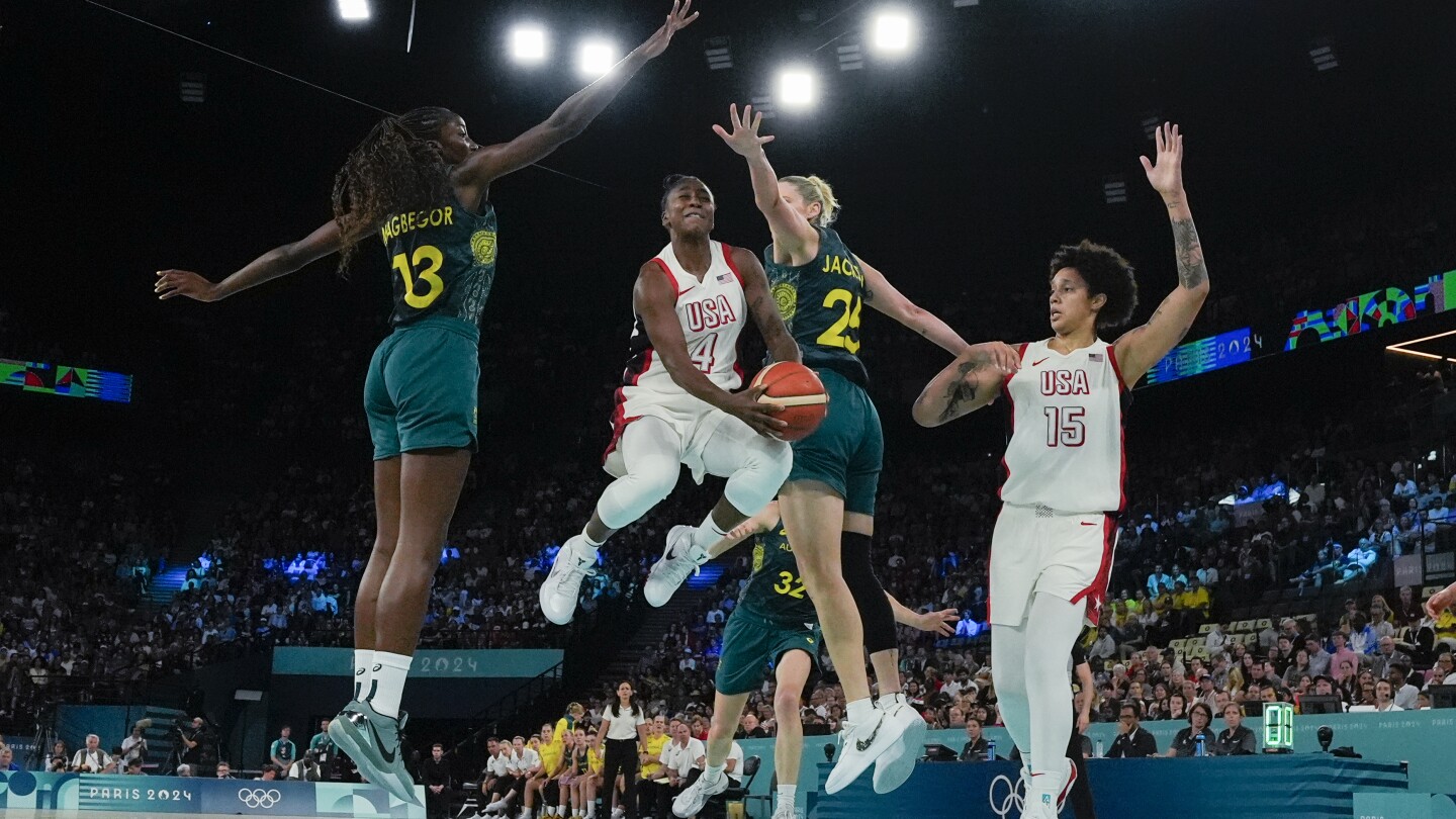 Lauren Jackson ends Olympic career with a fifth medal as Australia wins bronze in women’s basketball