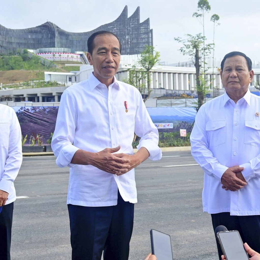 Indonesian leader holds first cabinet meeting in unfinished future capital