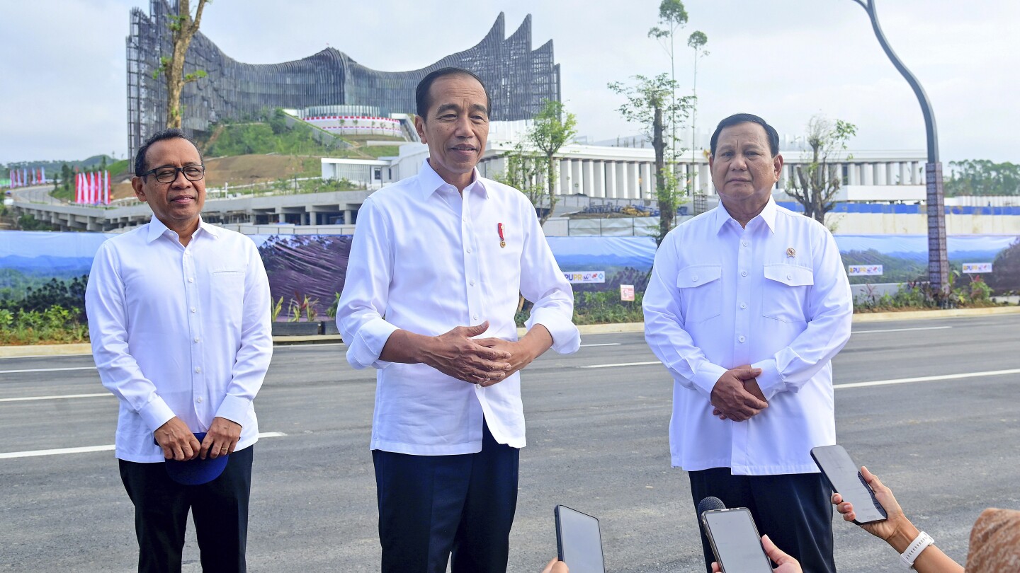 Indonesian leader holds first cabinet meeting in unfinished future capital