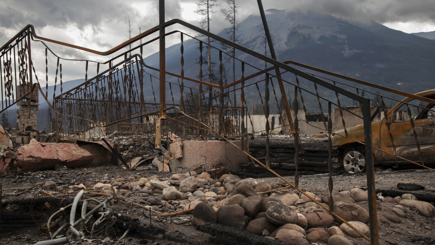 Evacuees from resort town in the Canadian Rockies can return Friday after wildfire, officials say