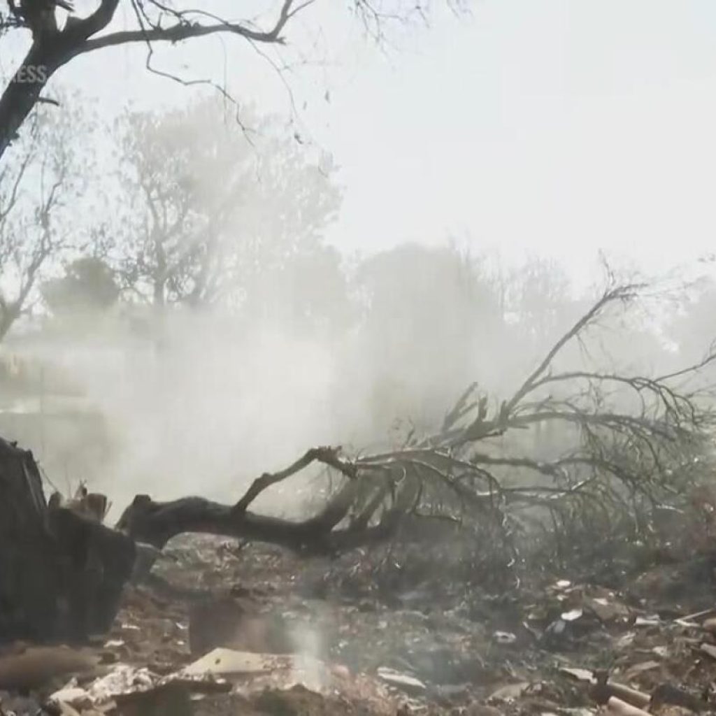 Aftermath of major wildfire on fringes of Athens as reduced winds offer respite | AP News