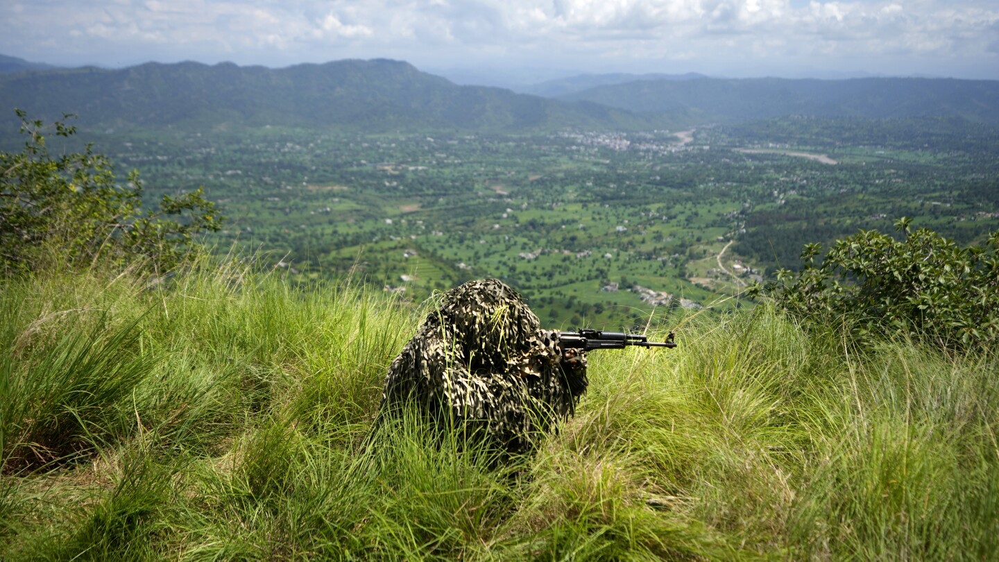 AP PHOTOS: Indian soldiers drill for counterinsurgency amid rise in rebel attacks in Kashmir