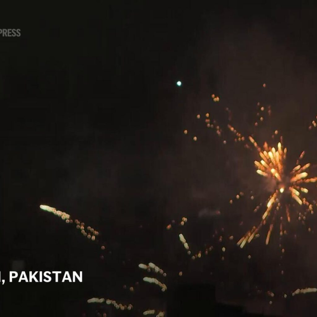 Thousands celebrate Pakistan Independence Day in Karachi | AP News