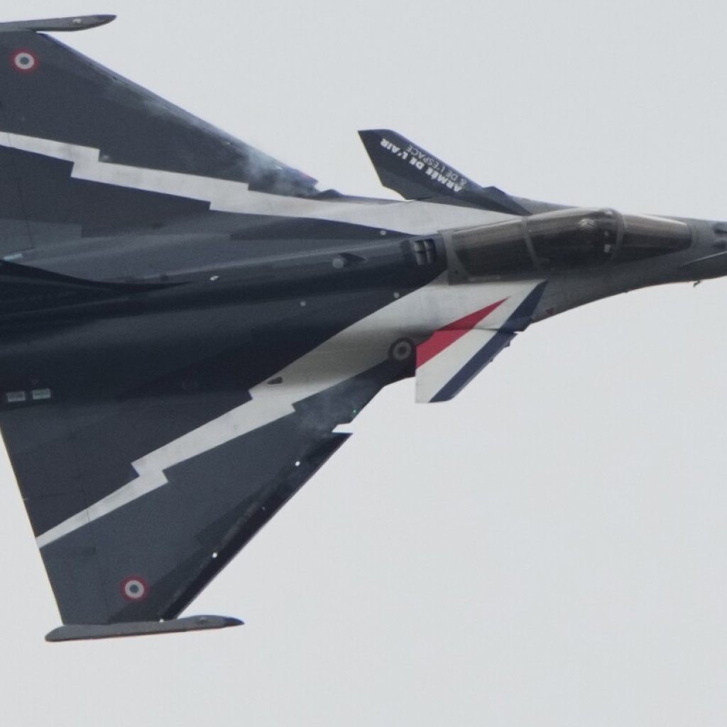 2 French fighter pilots die after colliding with another warplane during training