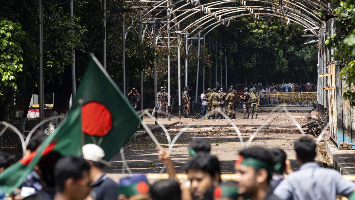 Bangladeshi protesters attack supporters of ex-premier Hasina and harass journalists