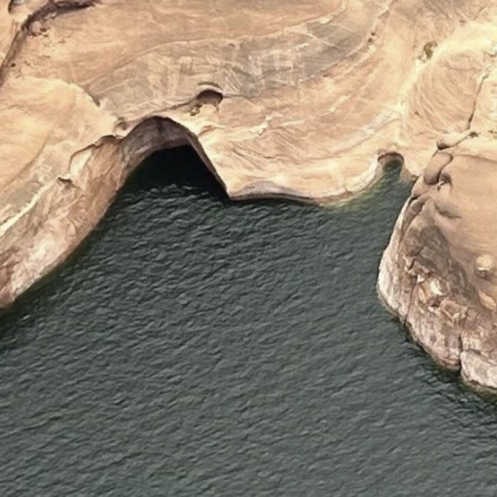 The collapse of an iconic arch in Utah has some wondering if other famous arches are also at risk