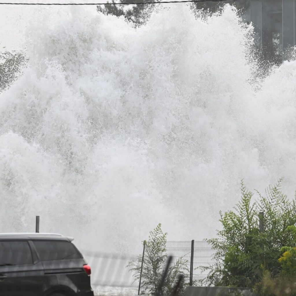 Broken water main floods Montreal, affecting thousands and prompting boil water advisory