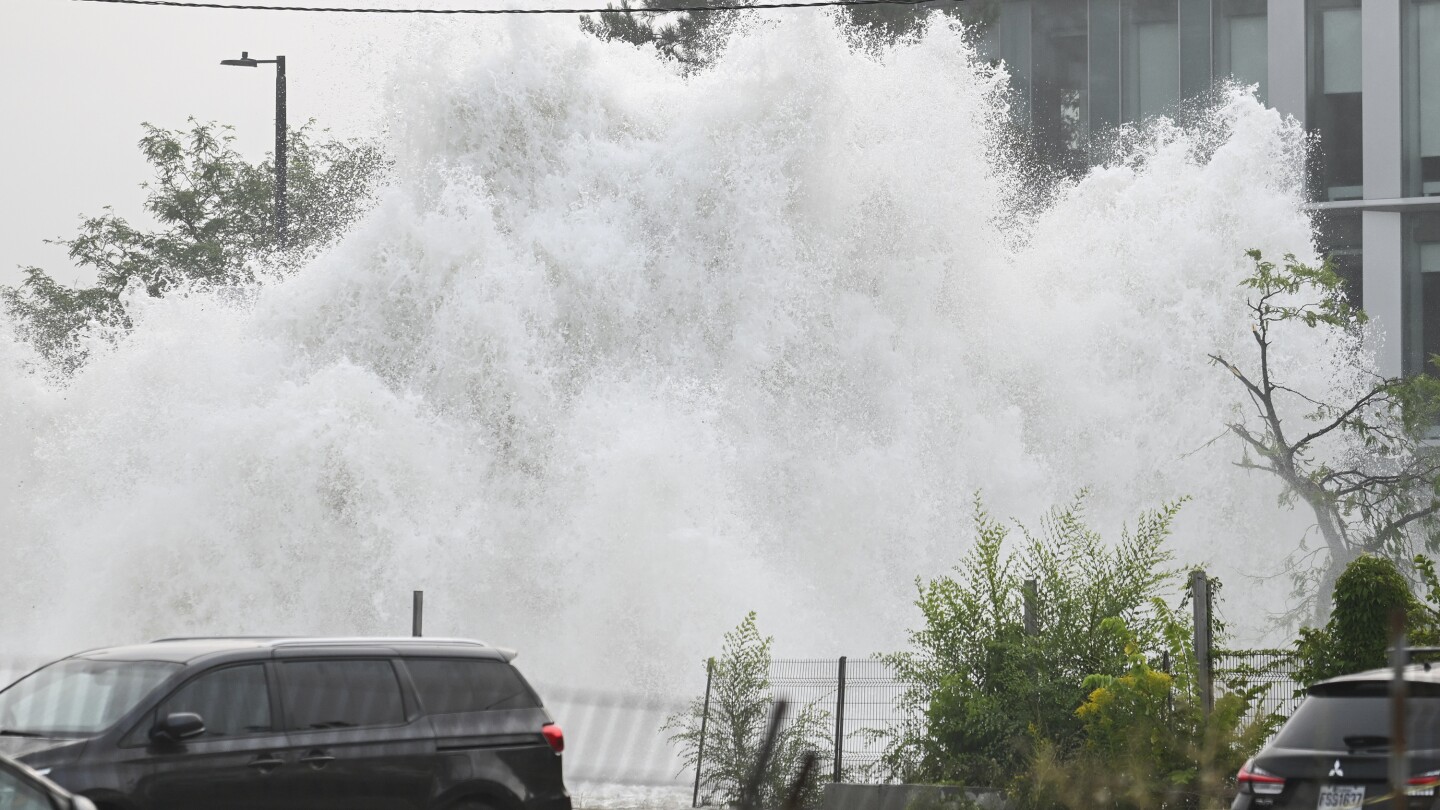 Broken water main floods Montreal, affecting thousands and prompting boil water advisory