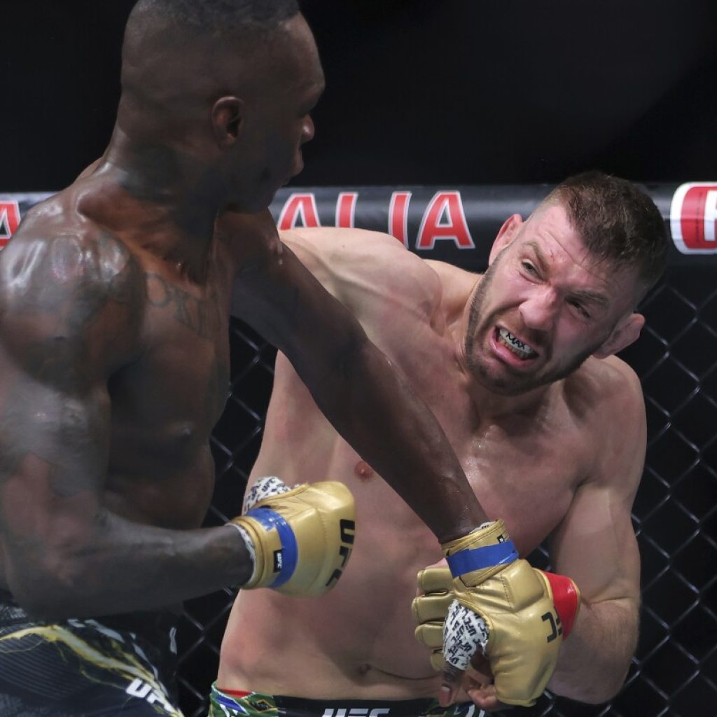 South Africa’s du Plessis retains middleweight UFC title