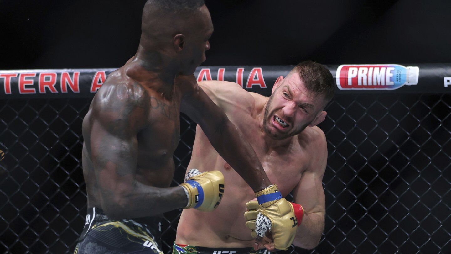 South Africa’s du Plessis retains middleweight UFC title