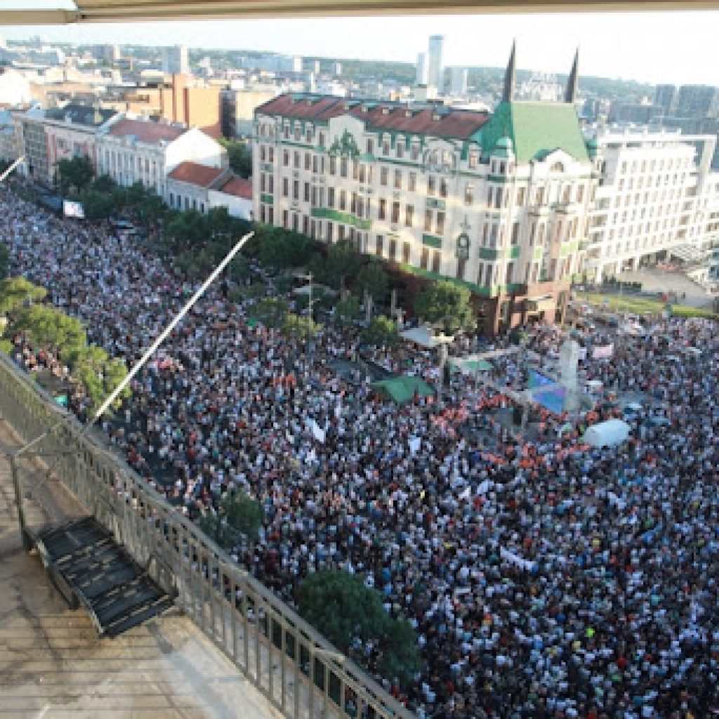 Korijere dela sera: Vučić nagovestio gušenje protesta zbog litijuma