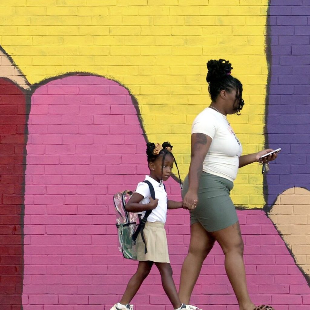 Bus vendor cancellations create chaos as school opens in St. Louis