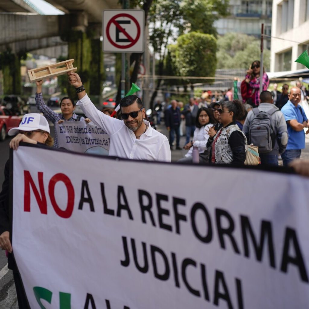 Pressure mounts against judicial overhaul in Mexico amid market concerns and striking judges