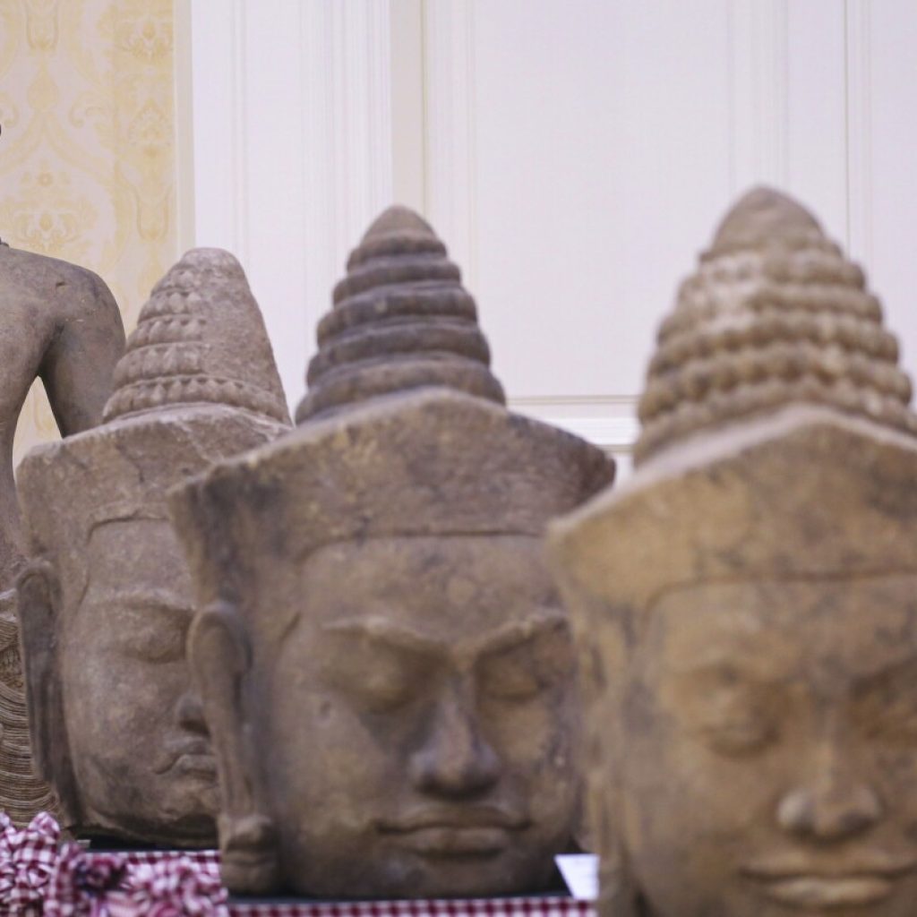 Cambodia’s prime minister welcomes artifacts returned by New York’s Met and other collections