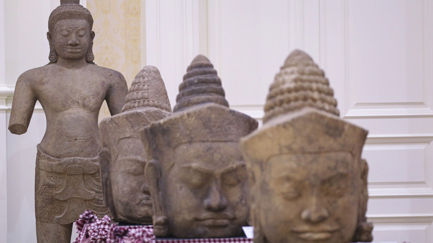 Cambodia’s prime minister welcomes artifacts returned by New York’s Met and other collections