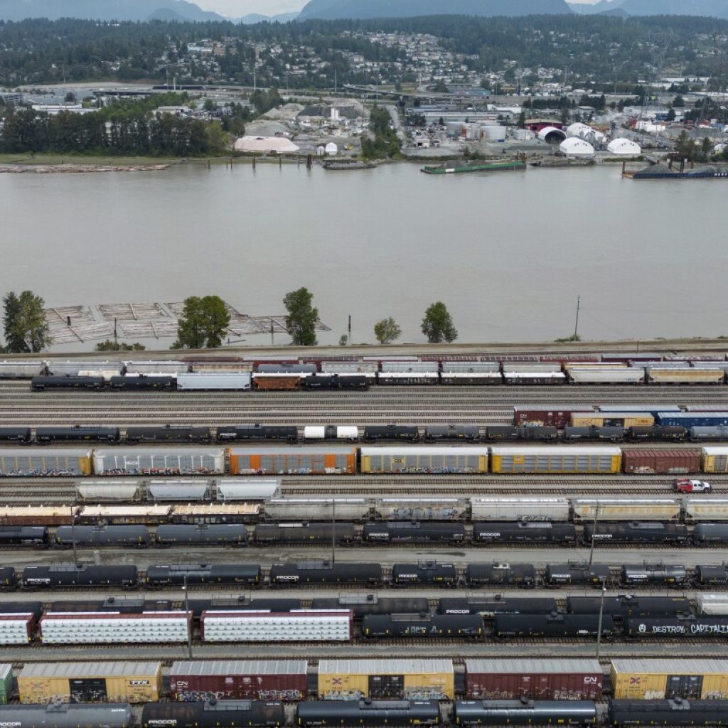 Workers at Canadian National Railway Co. will start returning to work Friday, union says