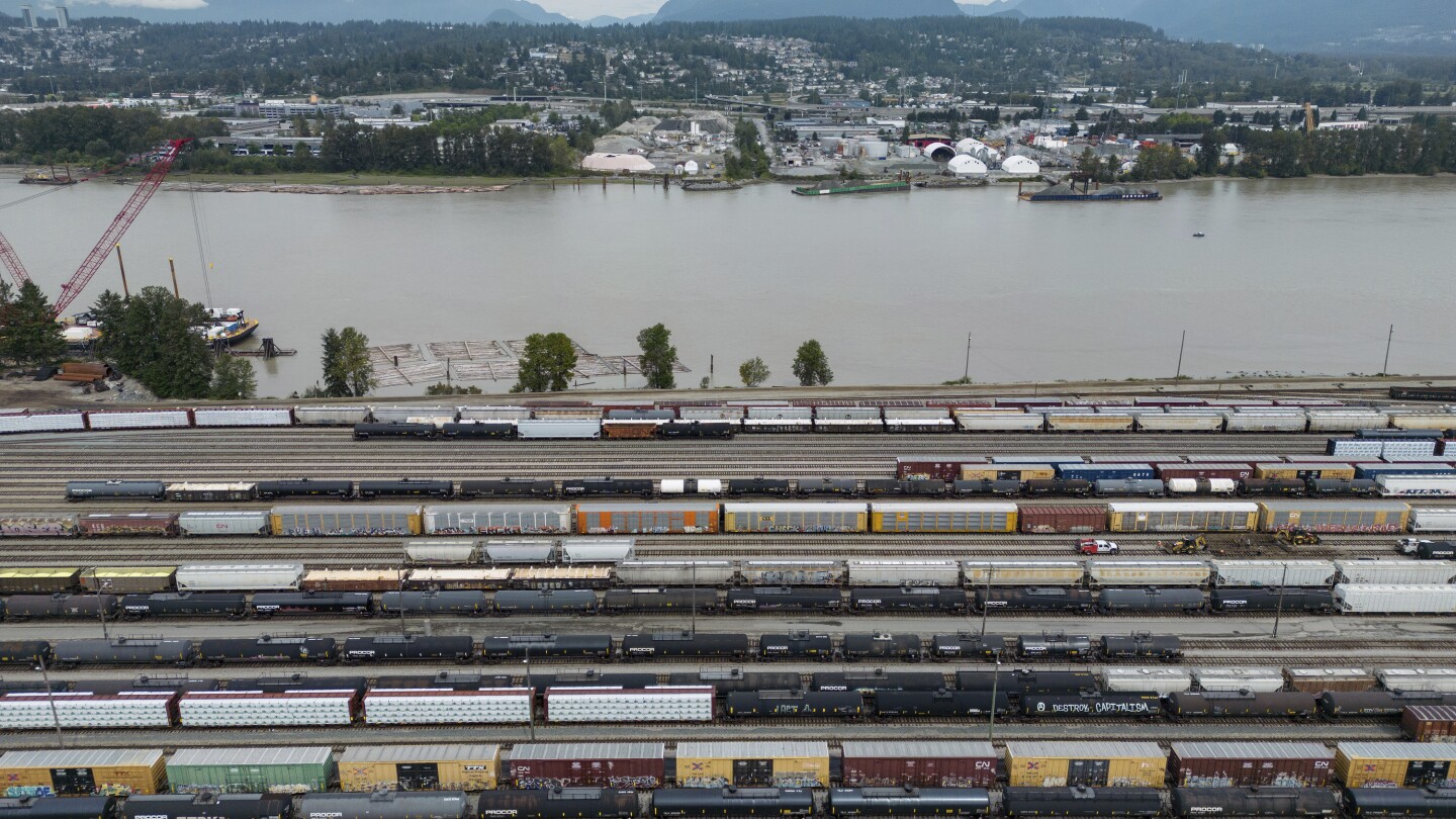 Workers at Canadian National Railway Co. will start returning to work Friday, union says