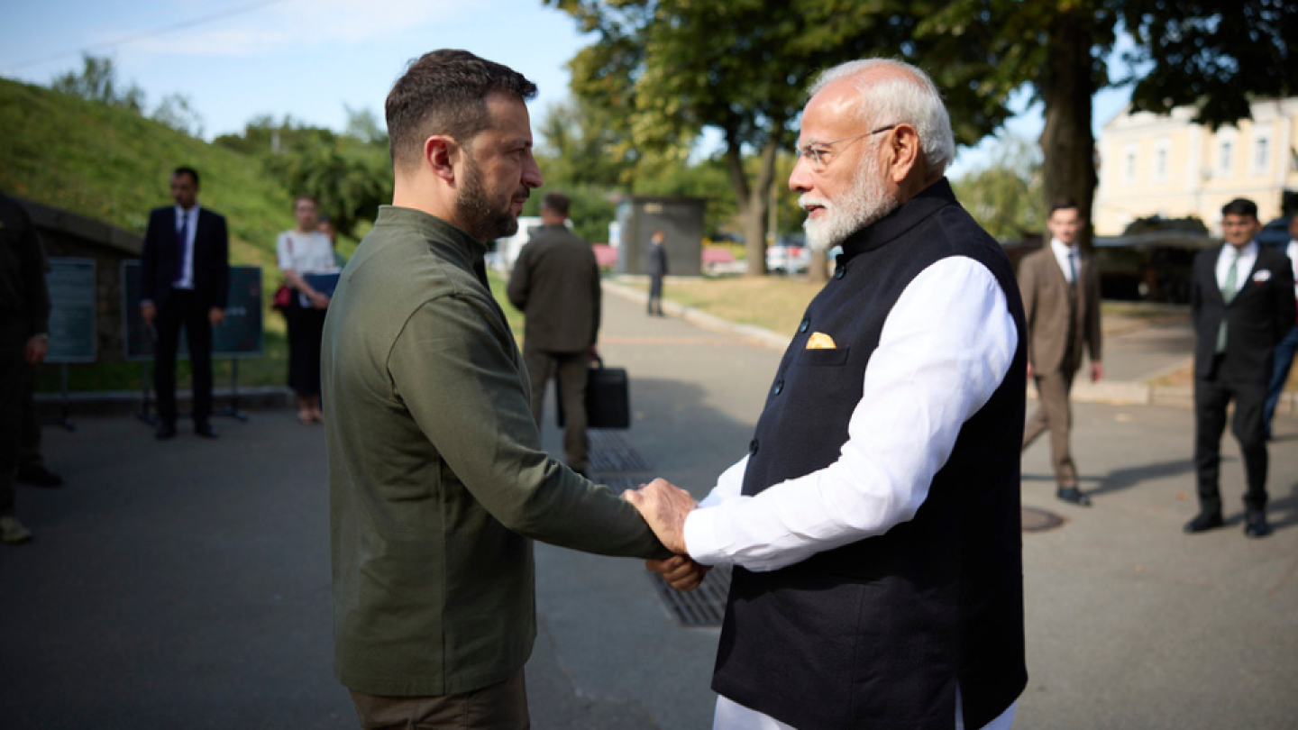 India’s Modi meets with Ukraine’s Zelenskyy and Indian community on visit to Kyiv | AP News