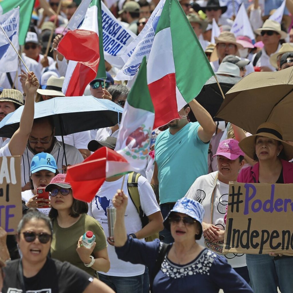 Protesters against judiciary overhaul plan urge Mexican president to ‘respect democracy’