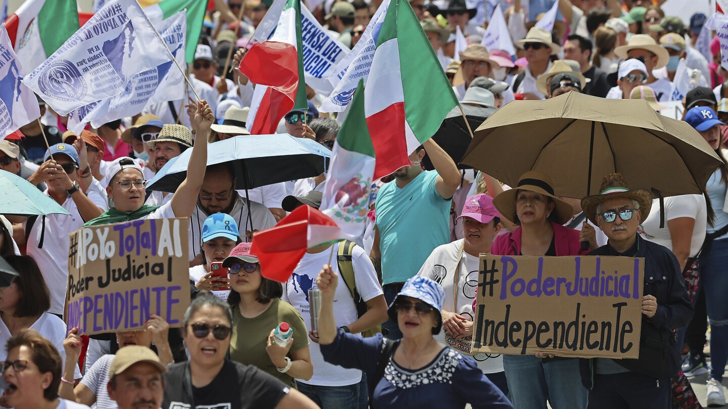 Protesters against judiciary overhaul plan urge Mexican president to ‘respect democracy’