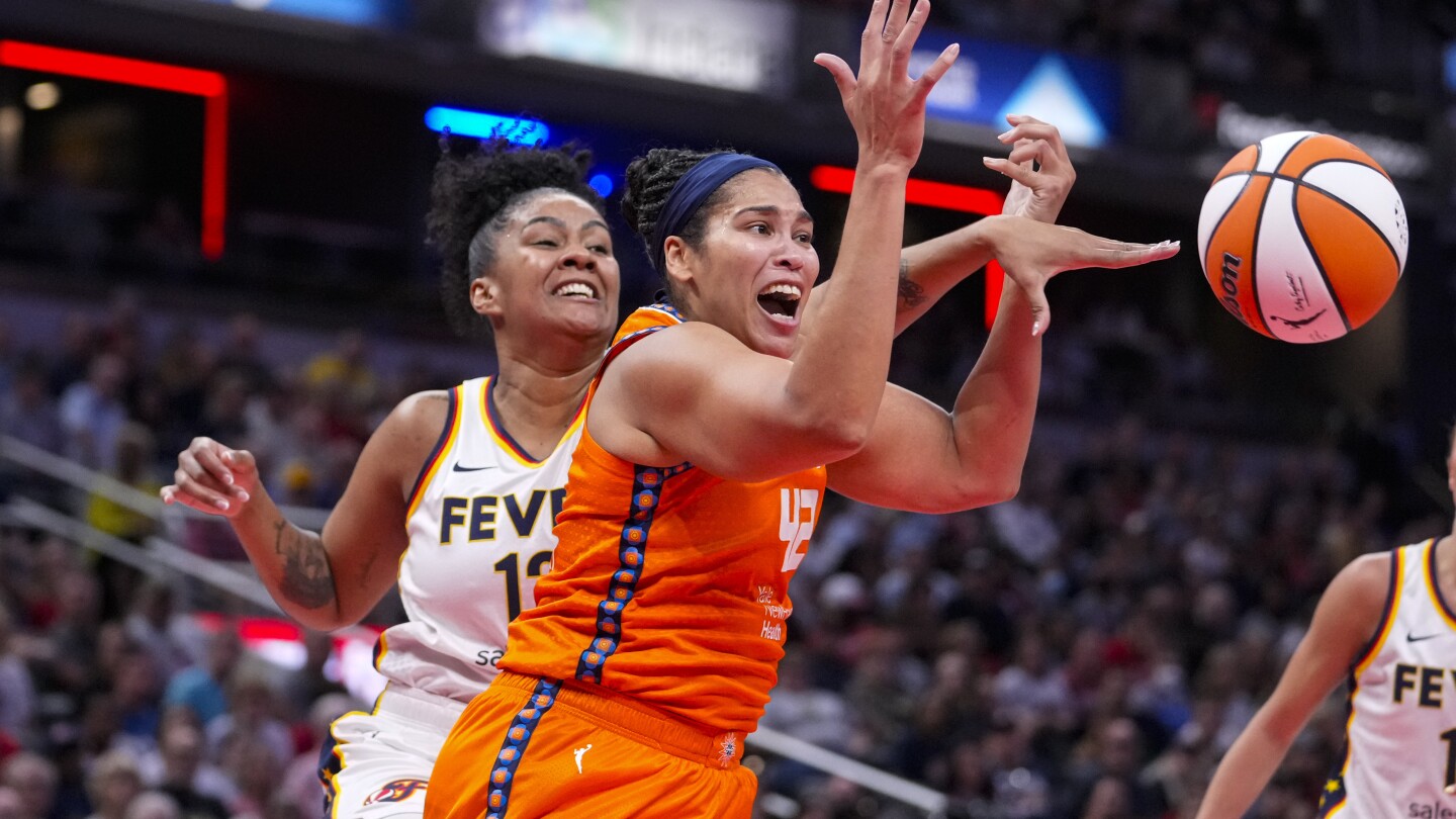 Caitlin Clark sets WNBA rookie record for 3s as Fever beat Sun and snap 11-game skid in series