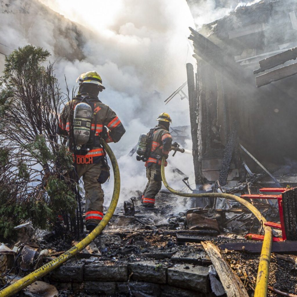 3 dead after small plane crashes into row of townhouses in Oregon, TV station reports