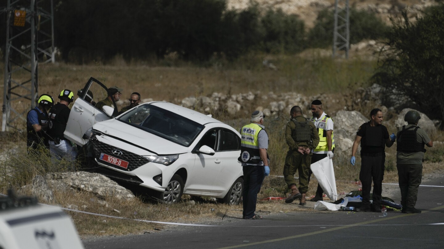 Palestinian militants kill 3 Israeli police in the West Bank