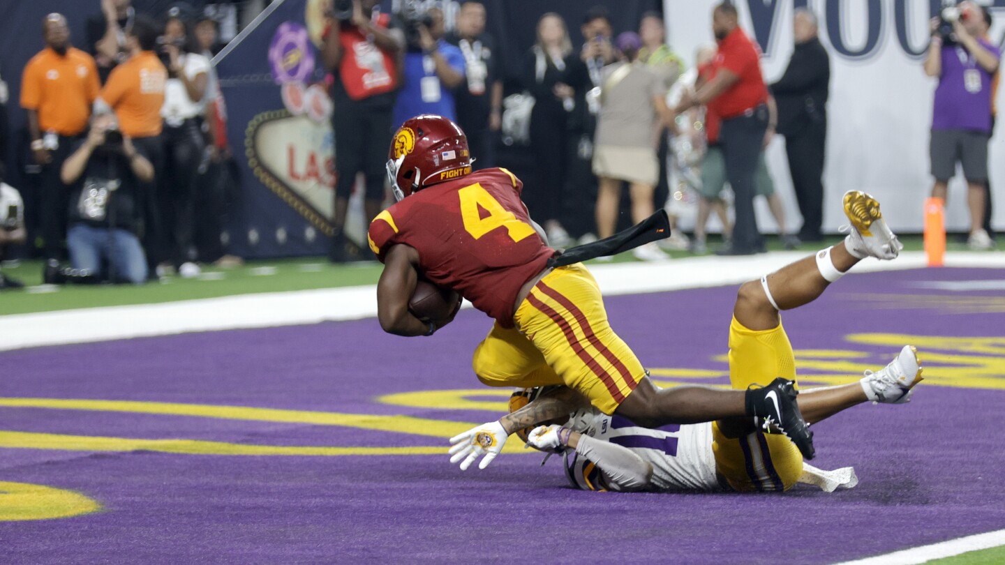 Woody Marks’ TD run with 8 seconds left gives No. 23 USC 27-20 win over No. 13 LSU