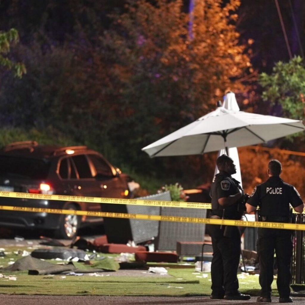 2 dead and 4 injured after man drives his car through restaurant patio in Minnesota