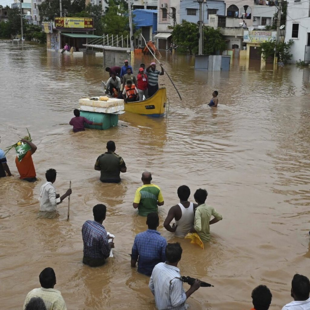 Heavy monsoon rains and floods kill at least 33 in south India and 5 children in Pakistan this week