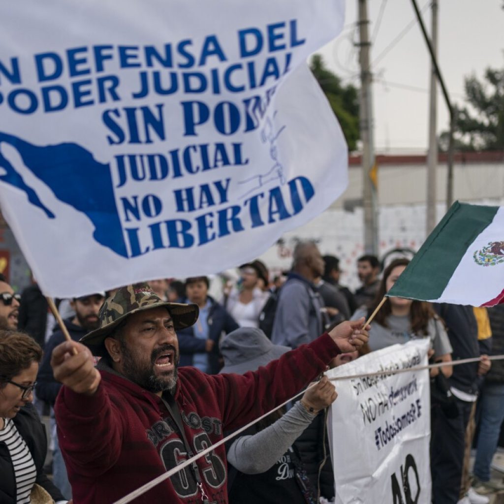 Mexican demonstrators block Congress over proposals to make judges stand for election