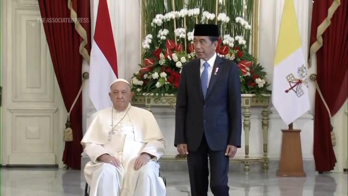 Pope welcomed by Indonesian president at palace in Jakarta | AP News