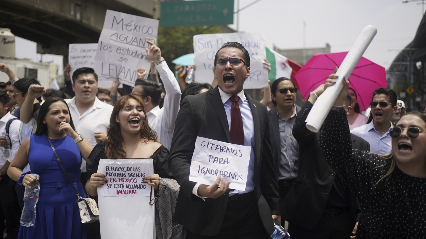 Mexico’s Congress advances a contentious bill to make all judges run for election