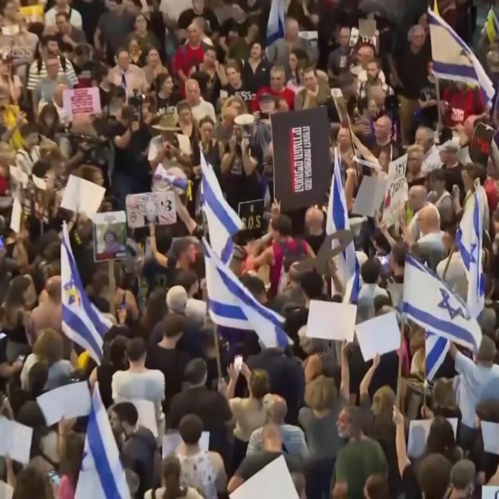 Protesters gather in Tel Aviv again to pressure government to reach a cease-fire deal | AP News