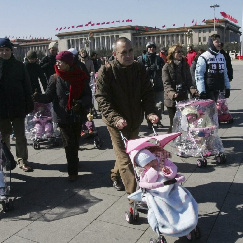 China halts foreign adoptions for its children