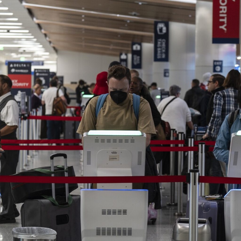 US government orders big US airlines to explain their frequent-flyer programs