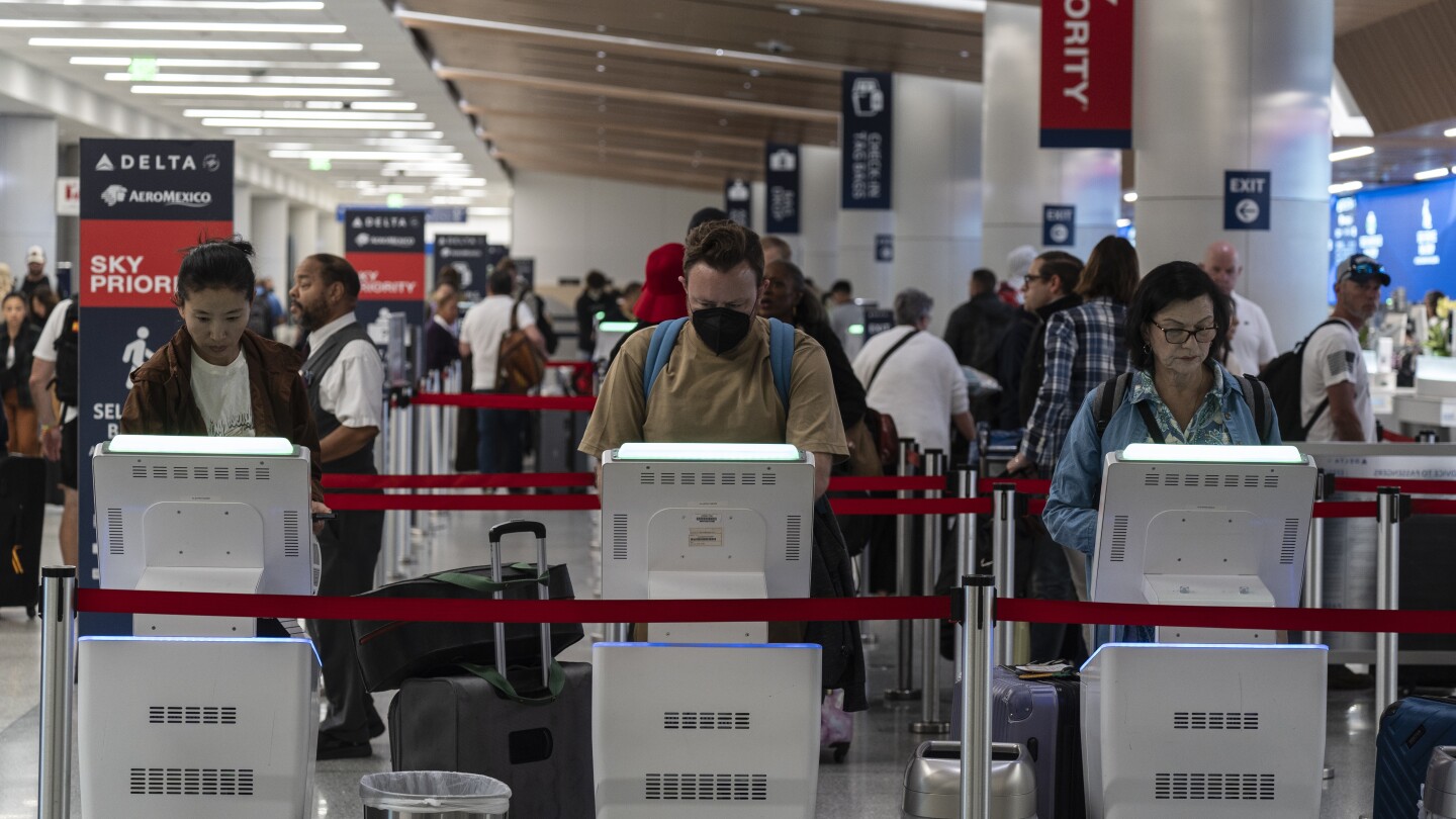 US government orders big US airlines to explain their frequent-flyer programs