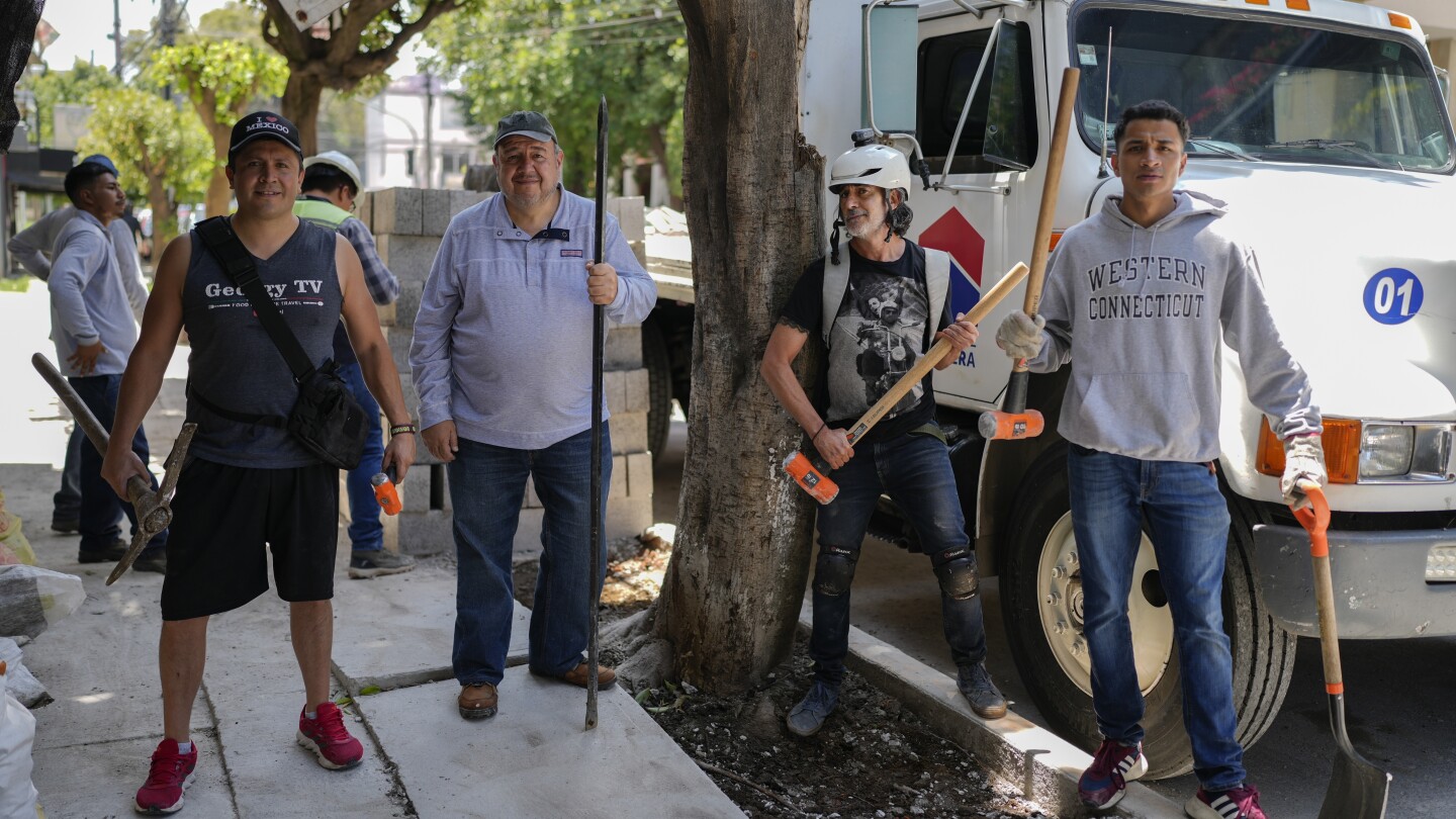 El Comandante Hernández leads ‘Tree Army’ in defense of Mexico City’s trees | AP News